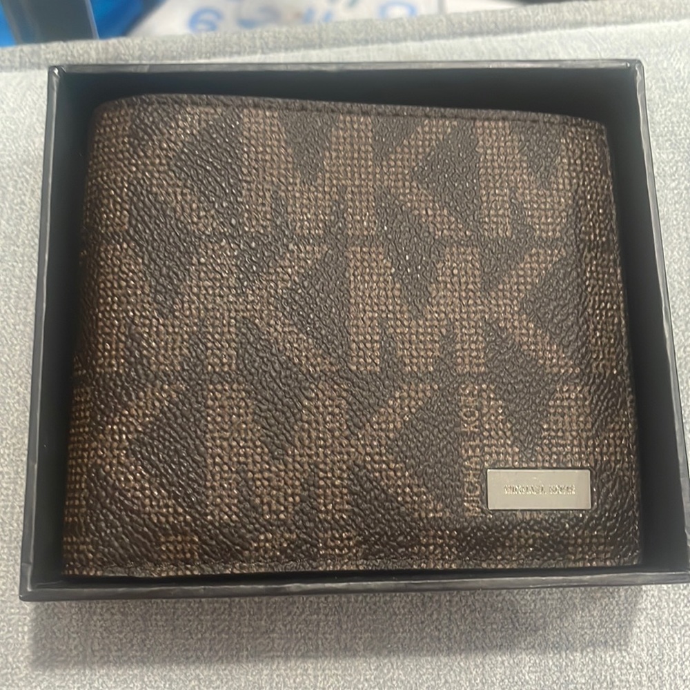 Michael Kors Jet Set Mens Billfold Wallet brown